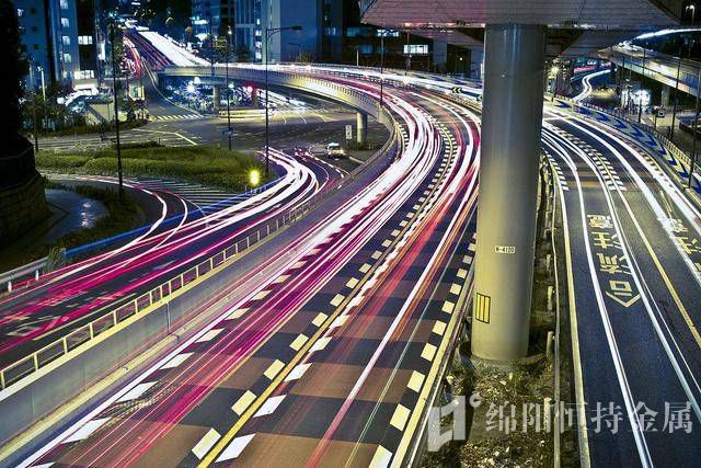 高速公路为什么没有路灯？原因竟让我心服口服