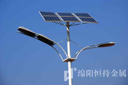 农村太阳能路灯照亮村民回家的路！