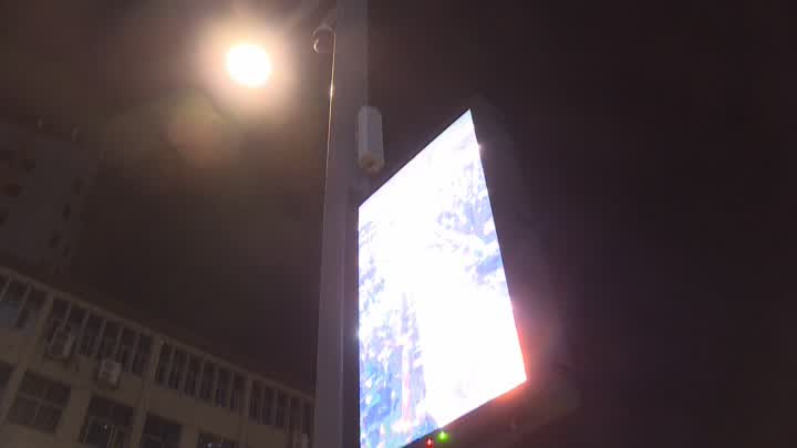 全市首批智慧多功能路灯杆正式上线（智慧路灯）1.jpg